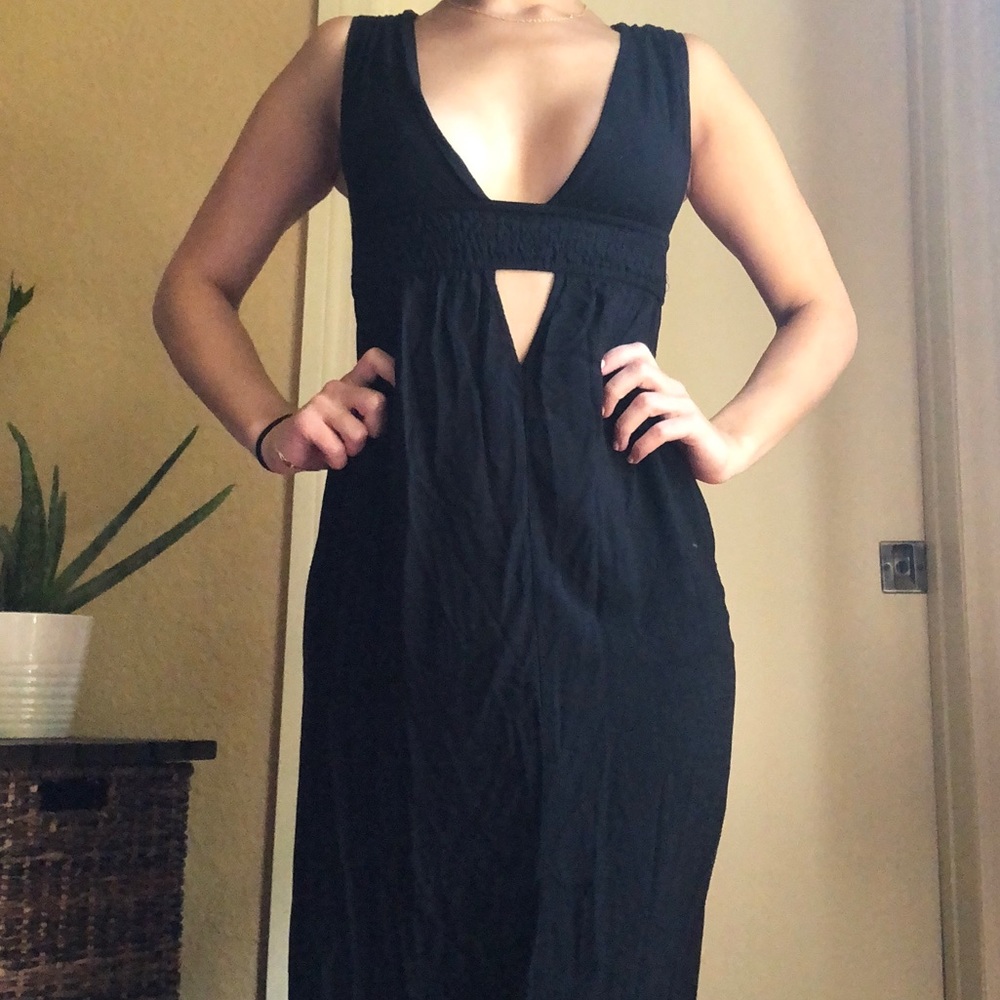 V CUT MAXI DRESS - Picture 2 of 4